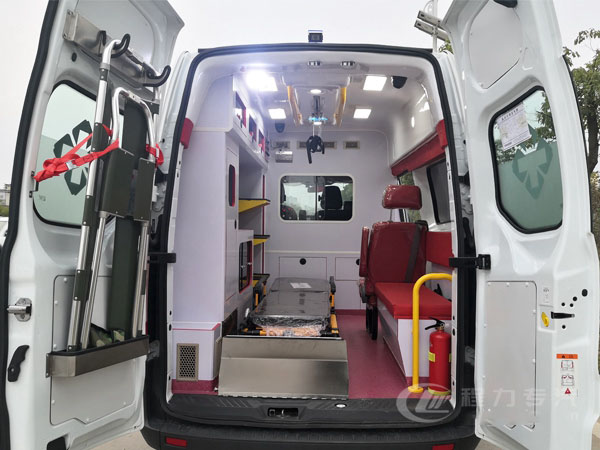 福特新全顺V362中轴监护型救护车（普通警灯）