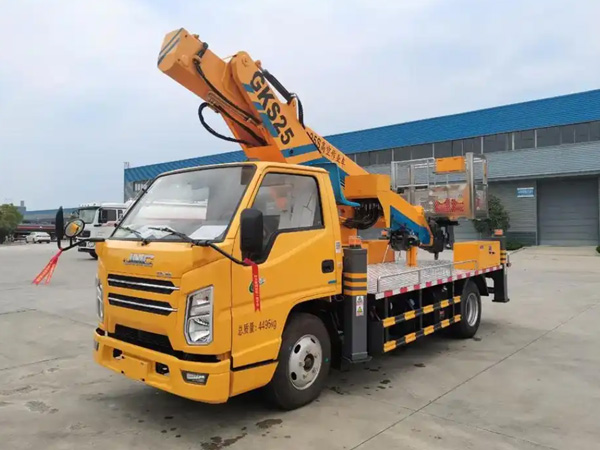 高空作业车